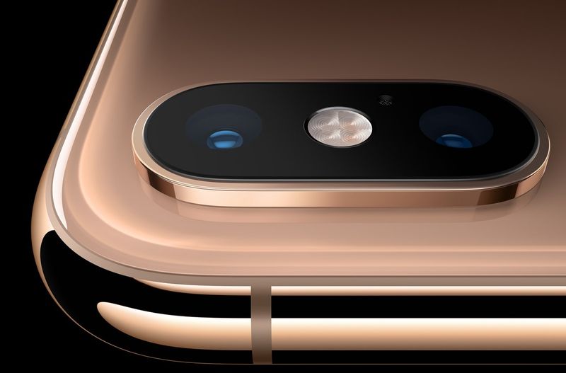 iPhone Xs dual-camera closeup