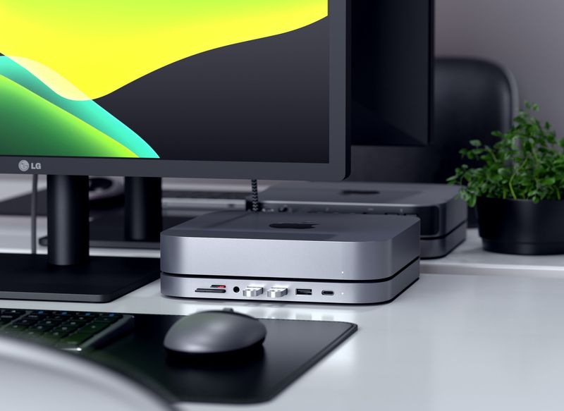 Satechi Type-C Aluminum Stand & Hub closeup