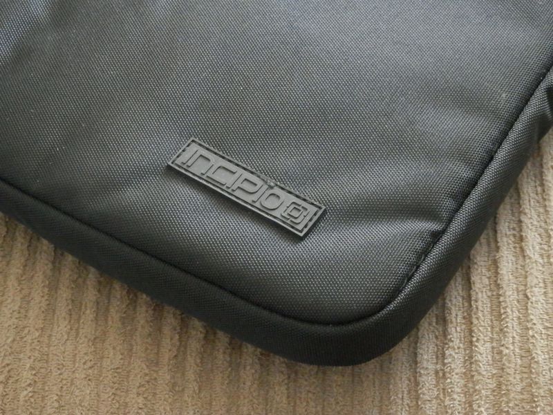 incipio-asher-macbook-pro-sleeve-logo