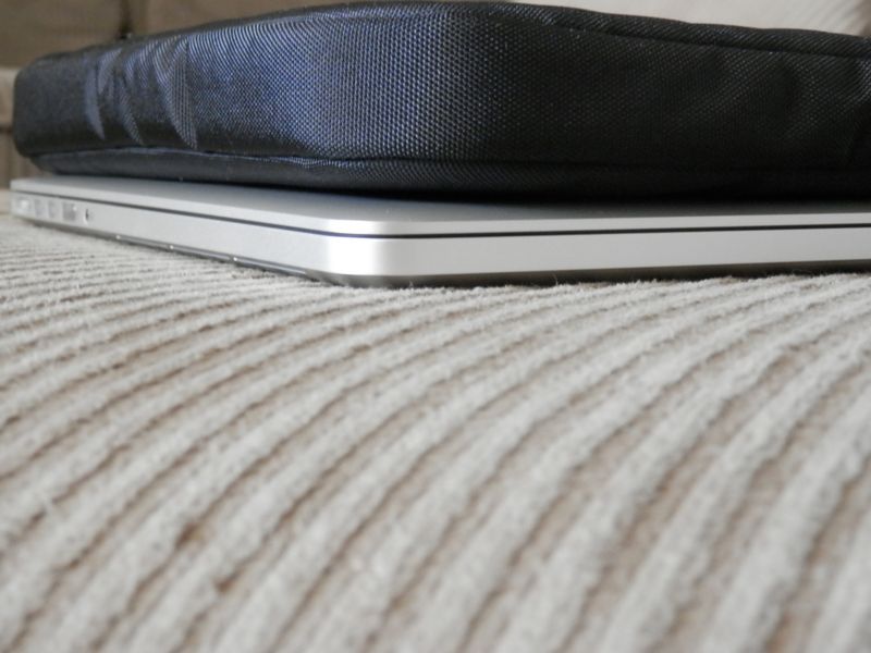 incipio-asher-macbook-pro-sleeve-thickness