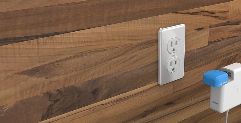 Design One Blockhead power adapter image 002