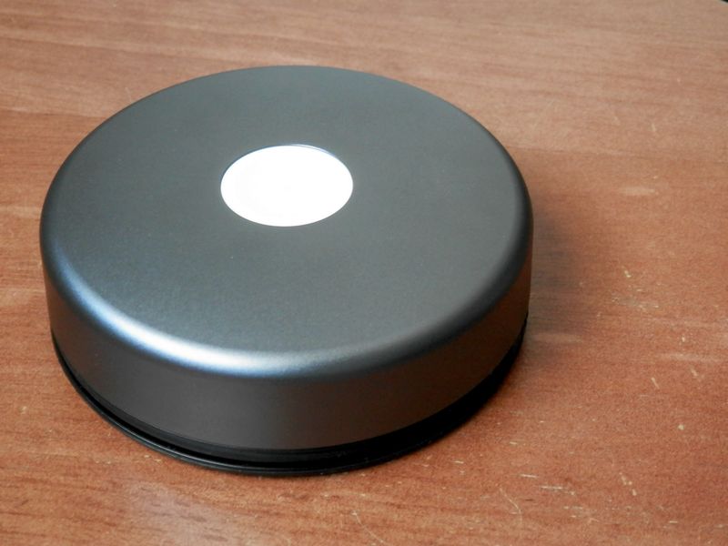 Nomad-Pod-Pro-Apple-Watch-Charger