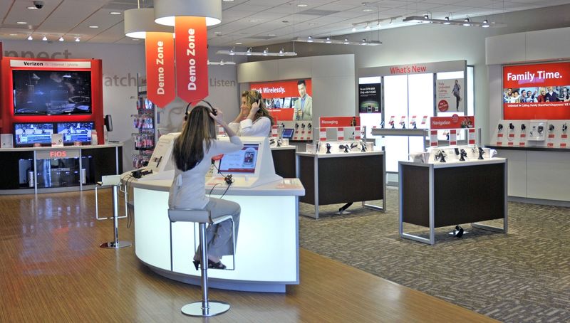 Verizon Wireless store (interior 001)