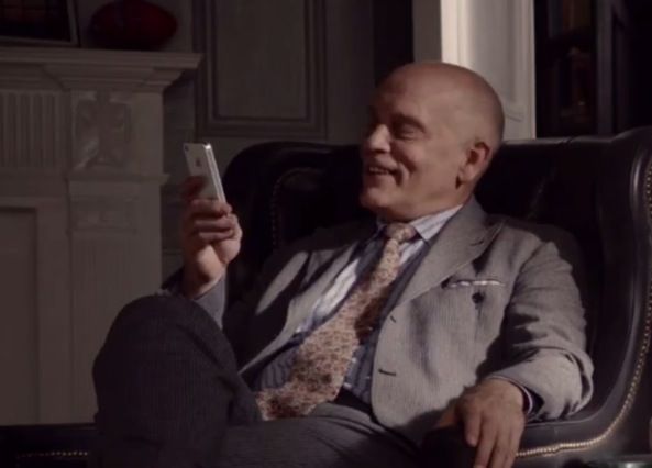 Apple ad - Joke (iPhone 4S, Siri, John Malkovich launghing) 002