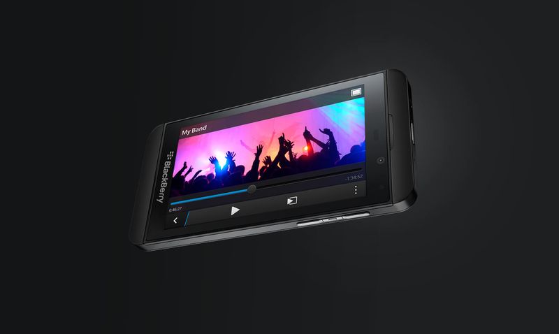 BlackBerry Z10 (siide, angled 001)