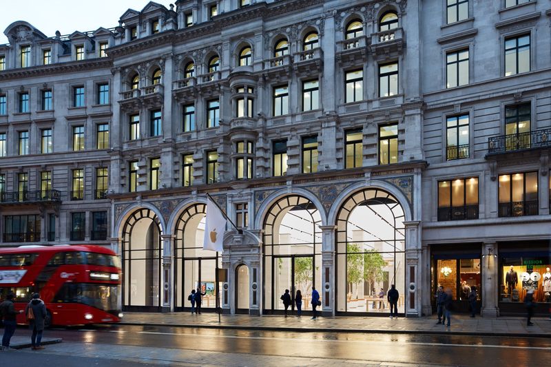 Apple Regent Street exterior image 001