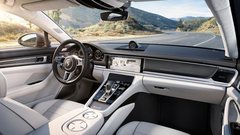 Porsche Panamera Turbo cockpit image 001