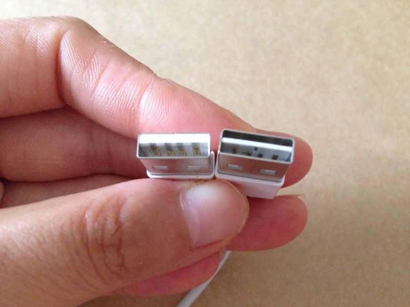 USB regular vs reversible (Sonny Dickson 001)