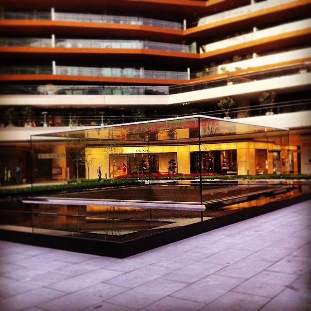 Apple Stores (Istanbul, Turkey, image 002, exterior)