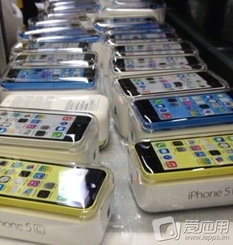 iPhone 5C packaged (blue, white, yellow)