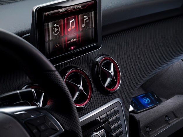 2012-mercedes-benz-a-class-apple-iphone-integration