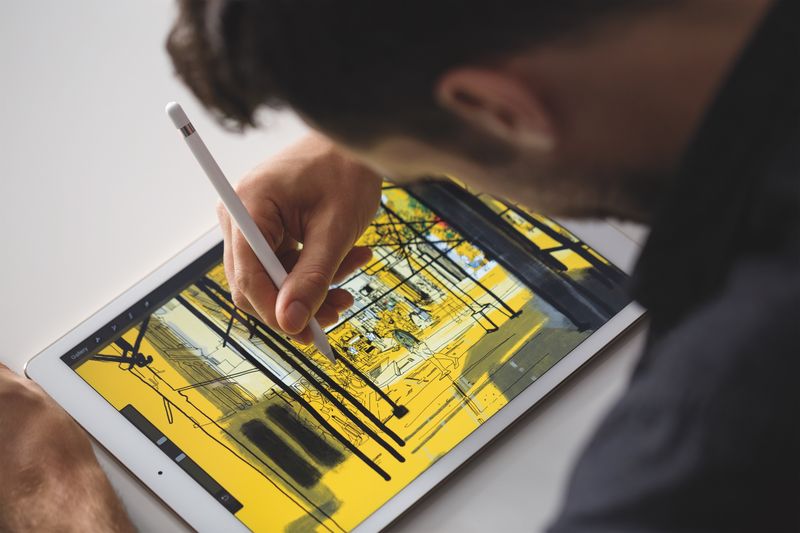iPad Pro with Apple Pencil lifestyle 005
