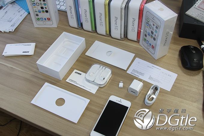 iPhone 5s unboxing (image 001)
