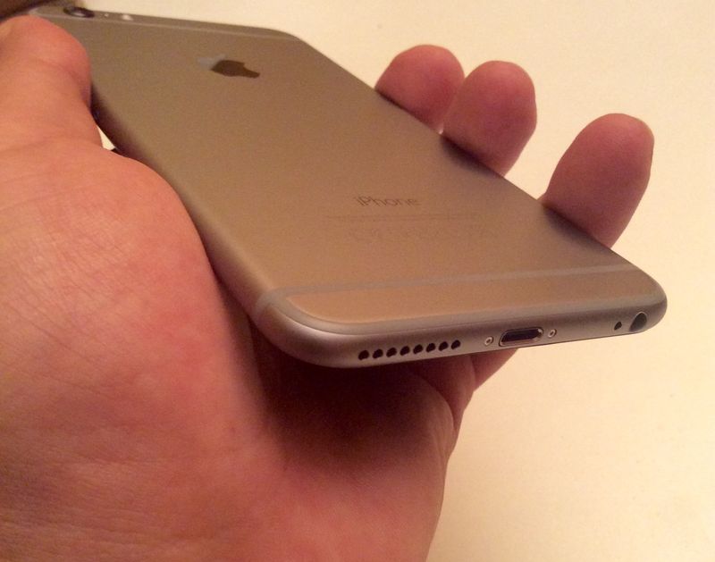 iPhone 6 Plus (in hand 003)
