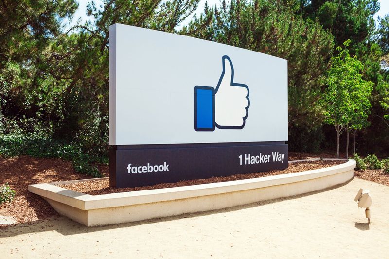 Facebook extérieur QG 001