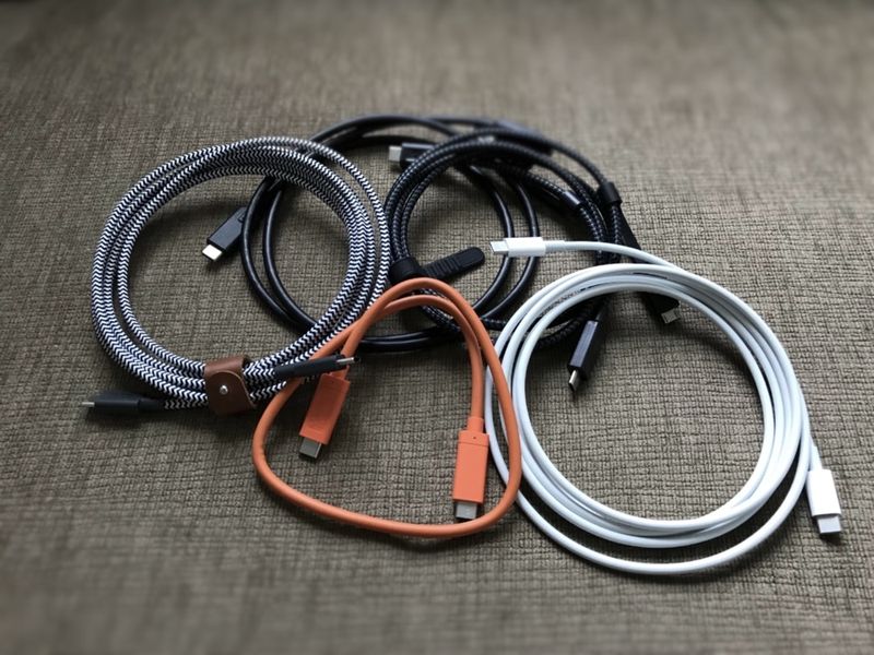 Divers câbles USB-C compatibles avec l