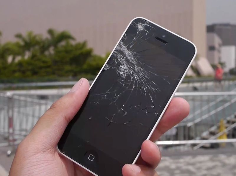 iPhone 5s (white, smashed screen)
