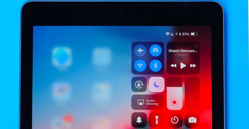 Multitâche iPad : consultez votre centre de contrôle en balayant vers le bas depuis le coin supérieur droit de l