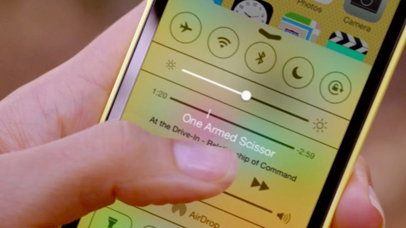 iOS 7 teaser (iPhone 5c ad 009)