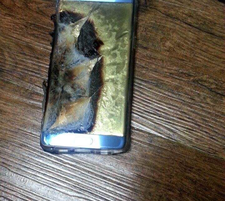 Samsung Galaxy Note 7 explodes