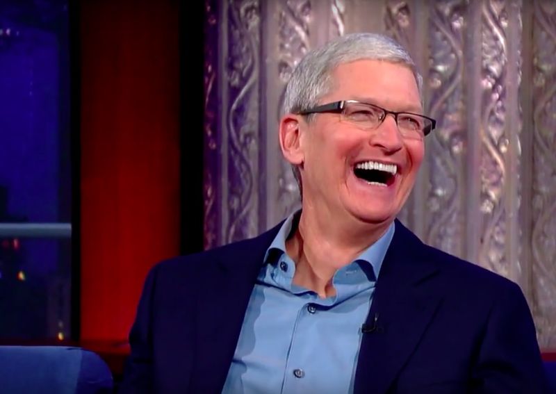 Tim Cook September 2015 The Daily Show with Stephen Colbert image 002
