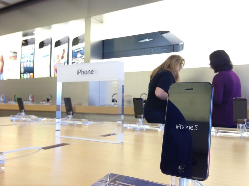 iPhone 5 in Apple Store