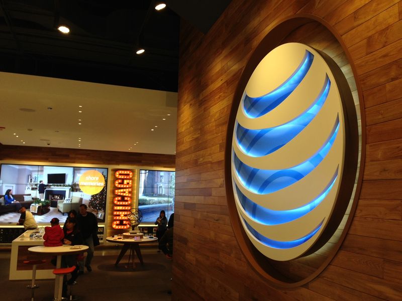AT&T Chicago store (interior 001)