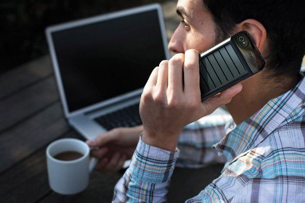 solar-powered-iphone-patent