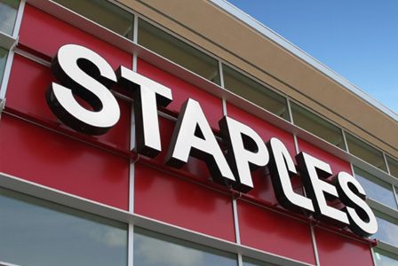 Staples store (sign closeup 001)