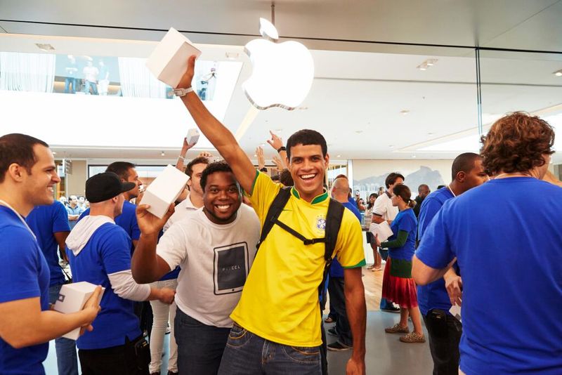Apple Store (Opening 001)