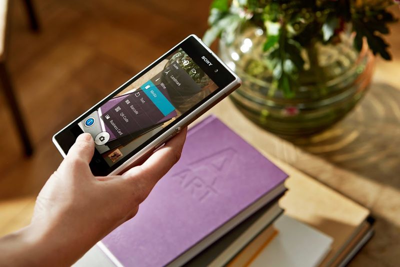Sony Xperia Z1 (lifestyle 001)