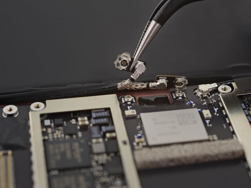 9.7-inch iPad Pro iFixit teardown 002
