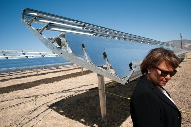 Apple data center (Reno, Nevada, solar array in Yerington, Wired 003)