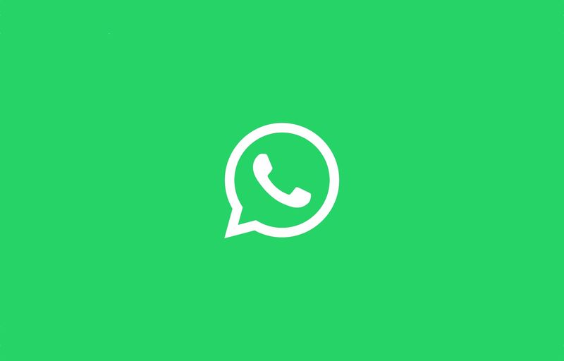 Une illustration avec un logo WhatsApp en blanc sur fond vert