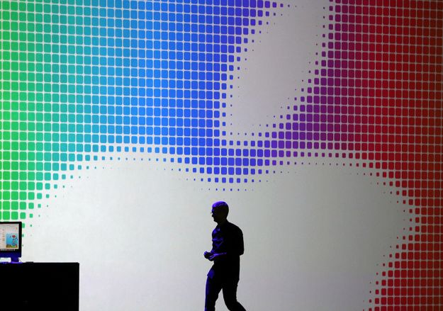 apple-sign-tim-cook-stage-1