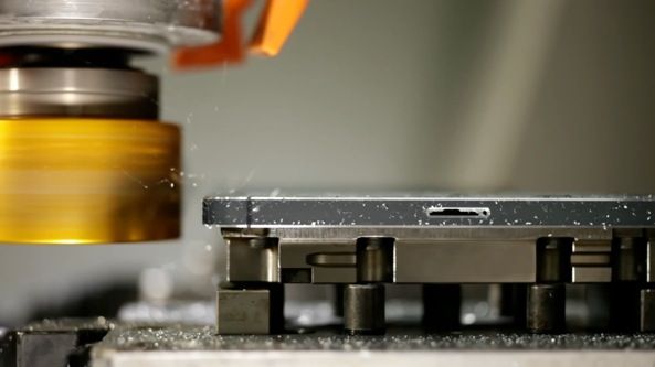 iPhone 5 (manufacturing process 005)