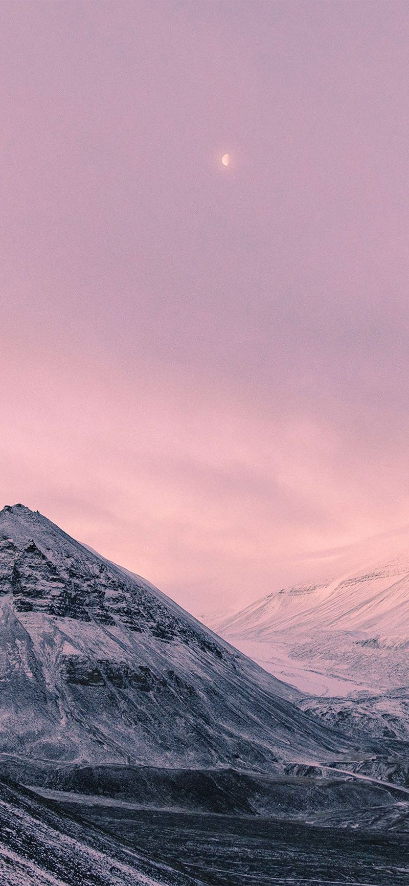 montagnes enneigées lune rose fond d