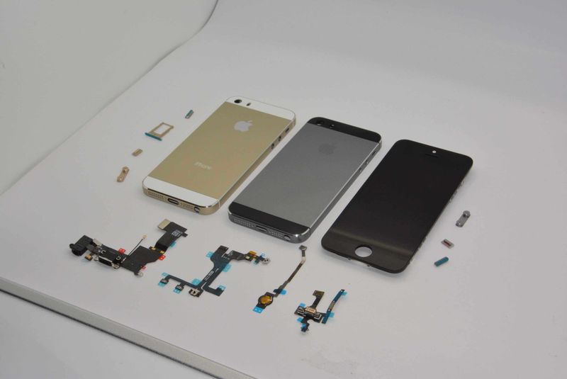 iPhone 5S (graphite, gold, Sonny Dickson 001)