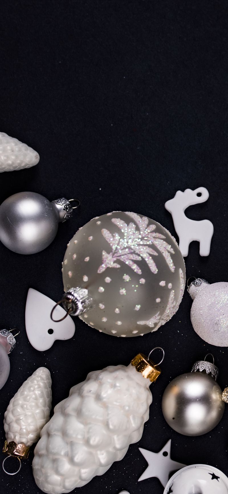 joanna-kosinska-unsplash-décoration-de-noel-blanc-fond-d