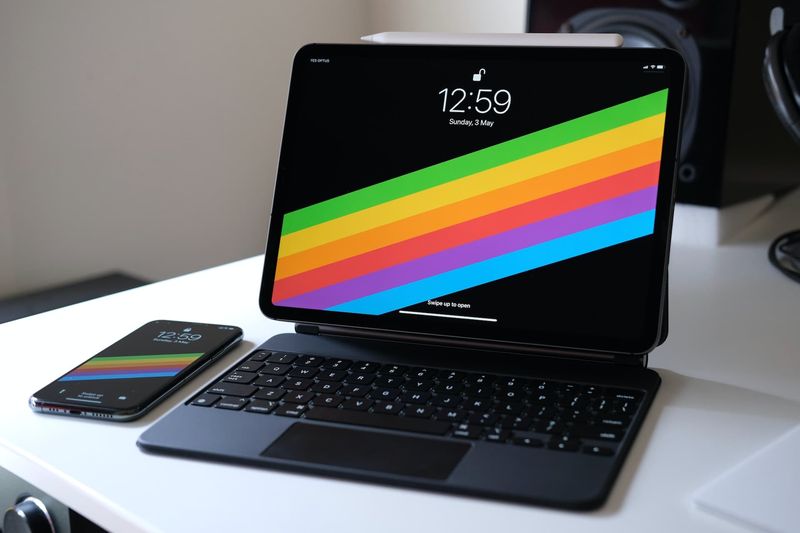 iPad avec clavier et Apple Pencil