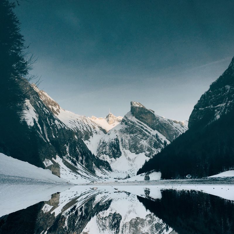 snow wallpaper mountain lake idownloadblog unsplash fynn ipad