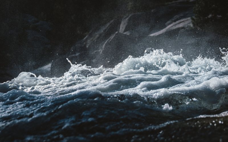 Rough_Seas_-_MacBook_Pro_Wallpaper
