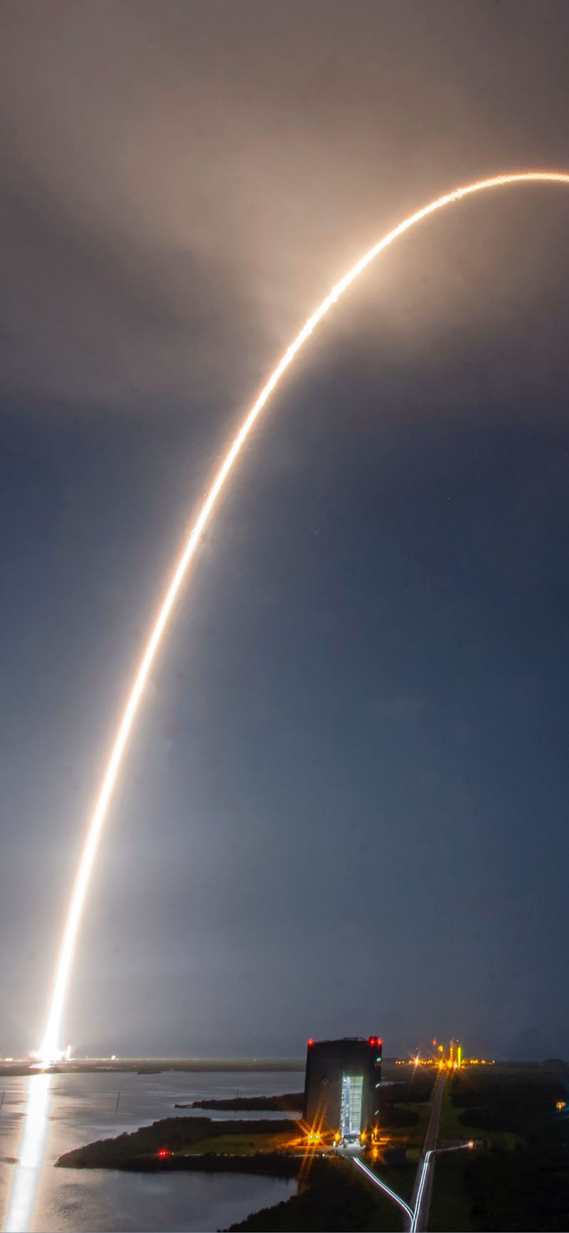 SpaceX iPhone Wallpaper iDownloadBlog Starlink Mission 4