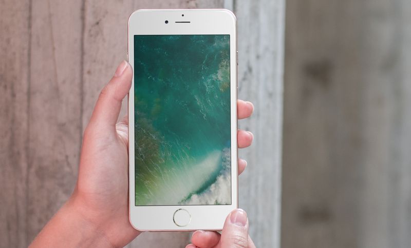 iOS 10 Wallpaper iDownloadBlog splash