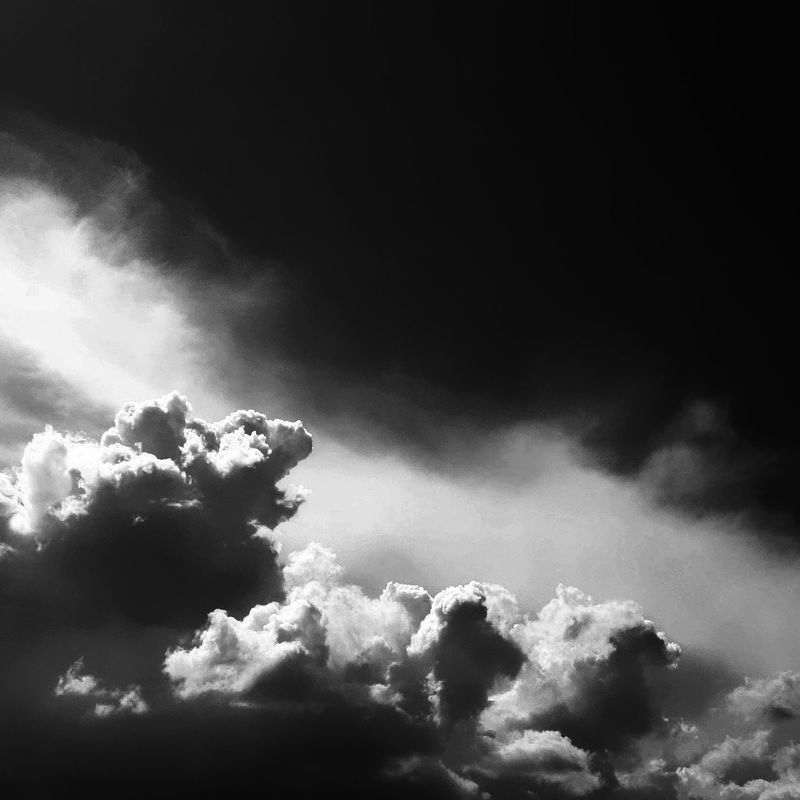 apple_wallpaper_black-sky-dream_ipad_retina_parallax