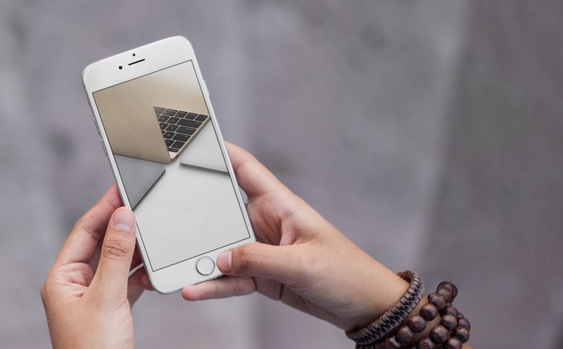 Apple hardware wallpaper splash
