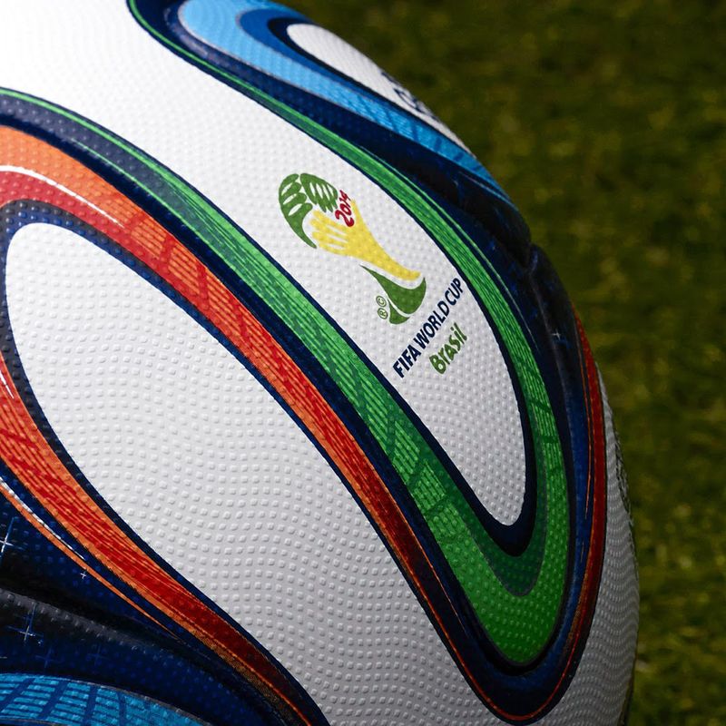 apple_wallpaper_fifa-worldcup-brazil-ball-brazuca-_ipad_retina_parallax