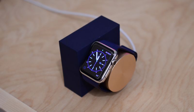 Native Union Apple Watch Dock Vertical 2