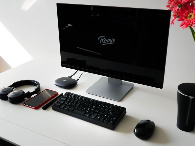 Remix Mini on desk image 001